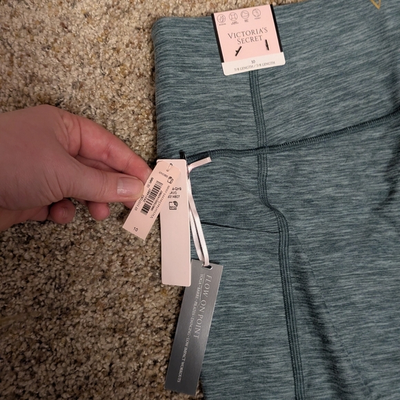 NWT Victoria's Secret green core essential pocket leggings - Picture 4 of 5
